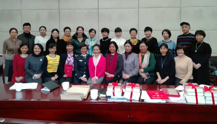与会人员合影留念.jpg