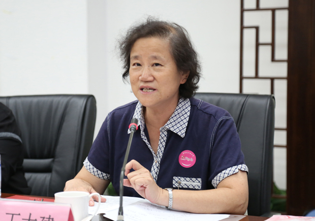 中华全国总工会女职工部原部长丁大建在评审会上讲话.jpg