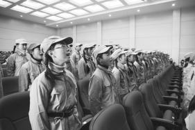 槐坎中心小学“小新四军”高唱《新四军军歌》.jpg