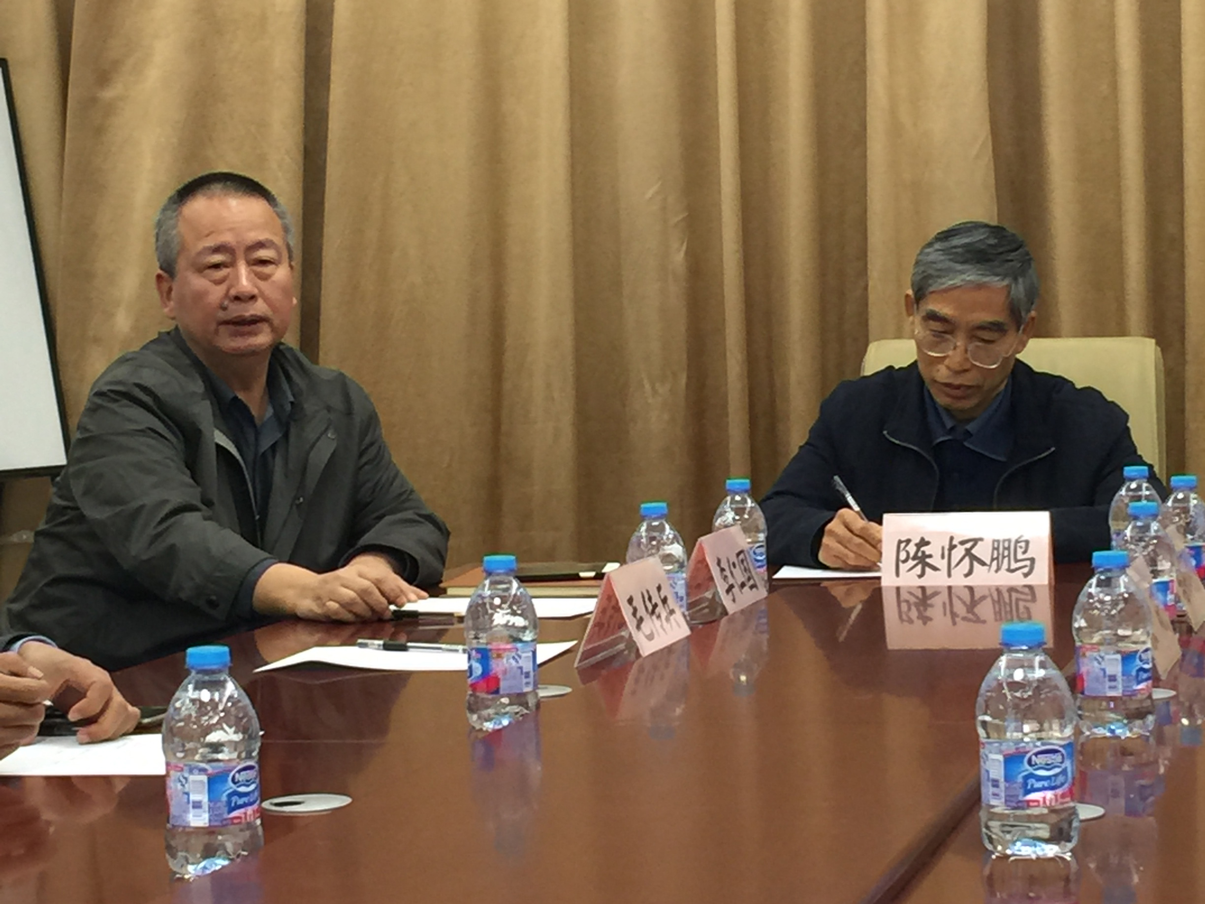 李仁国社长出席座谈会并致辞.jpg