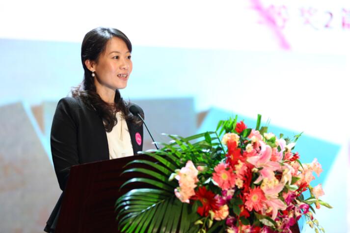 荣获组织奖单位代表中国华能集团公司工委副主任胡蕴瑞发表获奖感言.jpg
