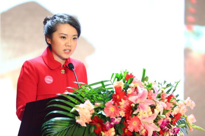 获奖家庭、获奖个人代表中国南方电网财务有限公司张维悦发表获奖感言.jpg