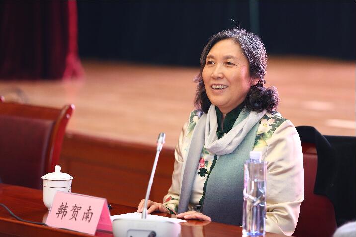 中华女子学院图书馆馆长、女性学系原主任韩贺南教授作分享发言.jpg