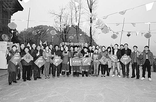 2017.2.7 “十八洞村过大年”总点击量超2400万.jpg