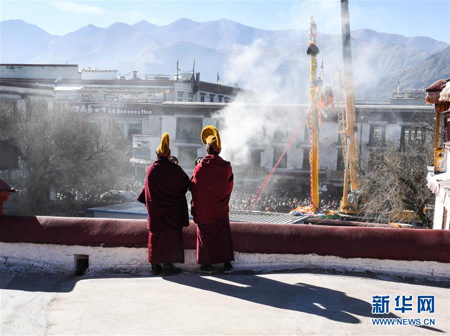 2017.2.9 拉萨大昭寺换经幡迎藏历新年6.jpg