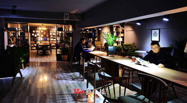 2017.2.10 书里书外24小时书店2.jpg