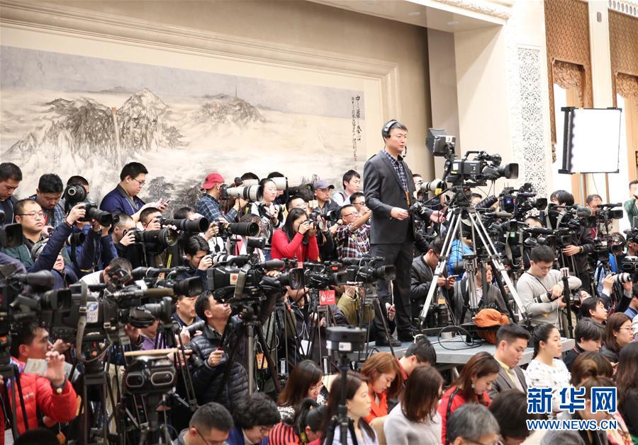 2017.3.3 全国政协十二届五次会议举行新闻发布会6.jpg
