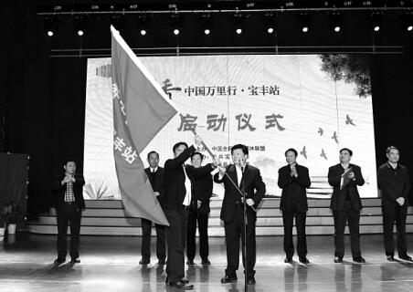 2017.3.27 “书香中国万里行”走进河南宝丰.jpg