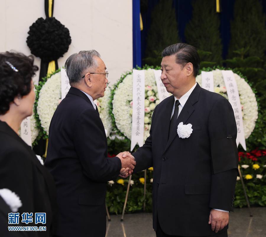 2017.3.29 万国权同志遗体在京火化 习近平等到八宝山革命公墓送别.jpg