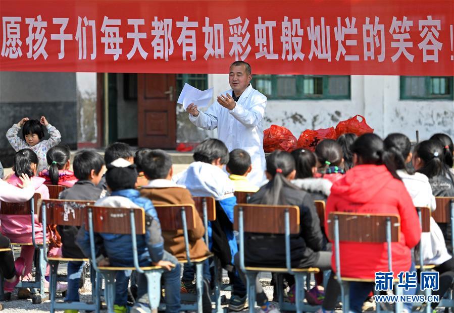2017.4.10 大山深处 我们这样建乡村卫生院3.jpg