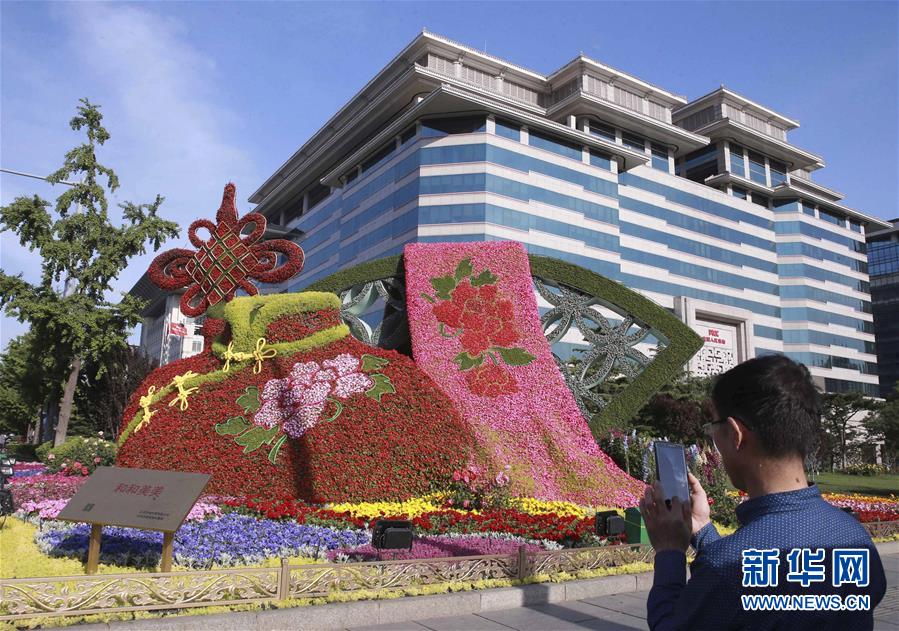 2017.5.9 “一带一路”景观布置亮相北京街头.jpg