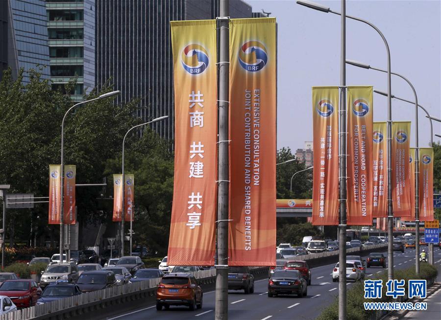 2017.5.9 “一带一路”景观布置亮相北京街头2.jpg