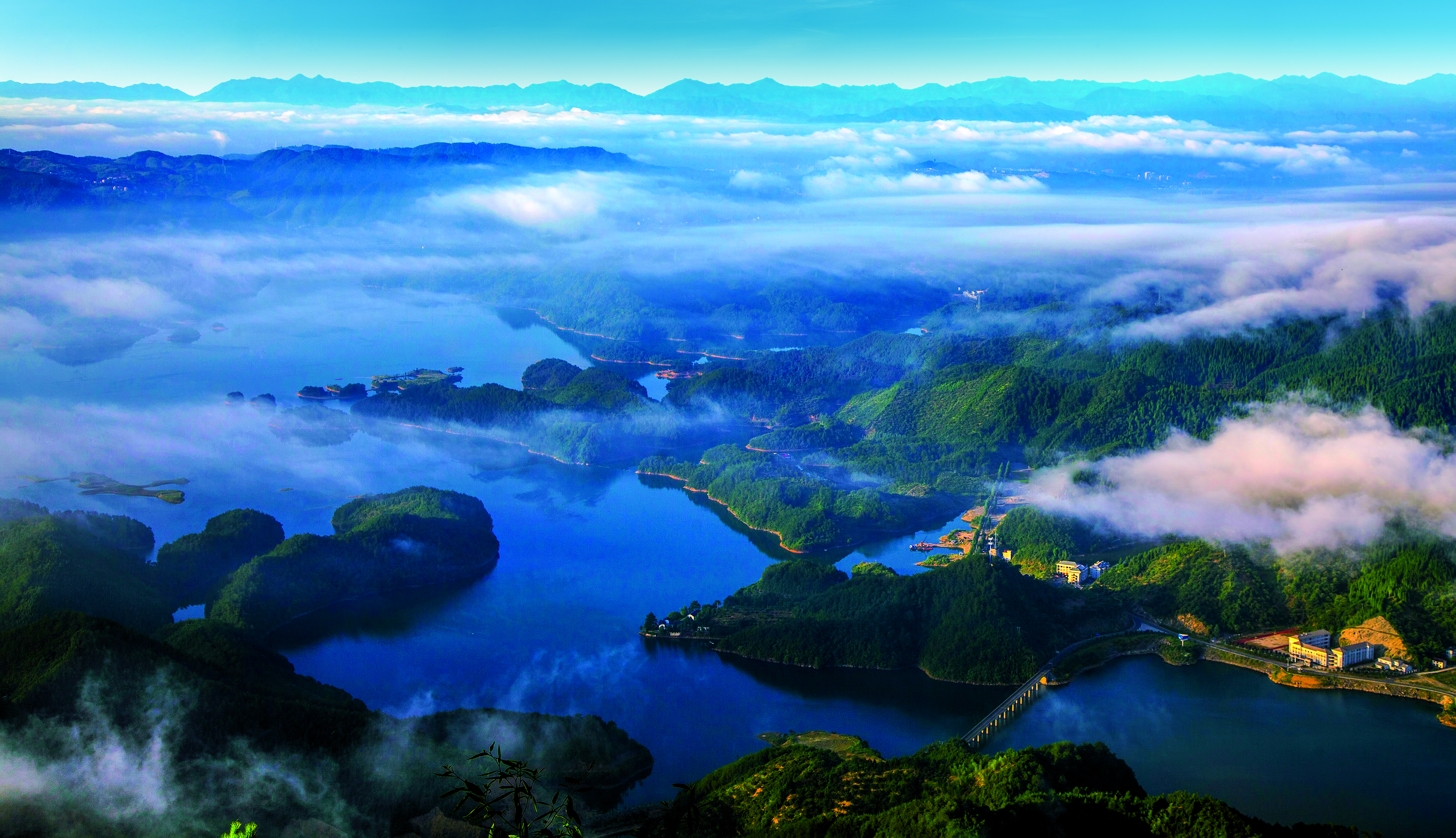风景秀丽的千岛湖，渔业资源十分丰富.jpg